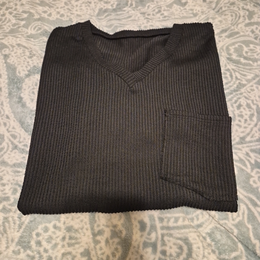 V‑Neck Ribbed Pocket Shirt- Black